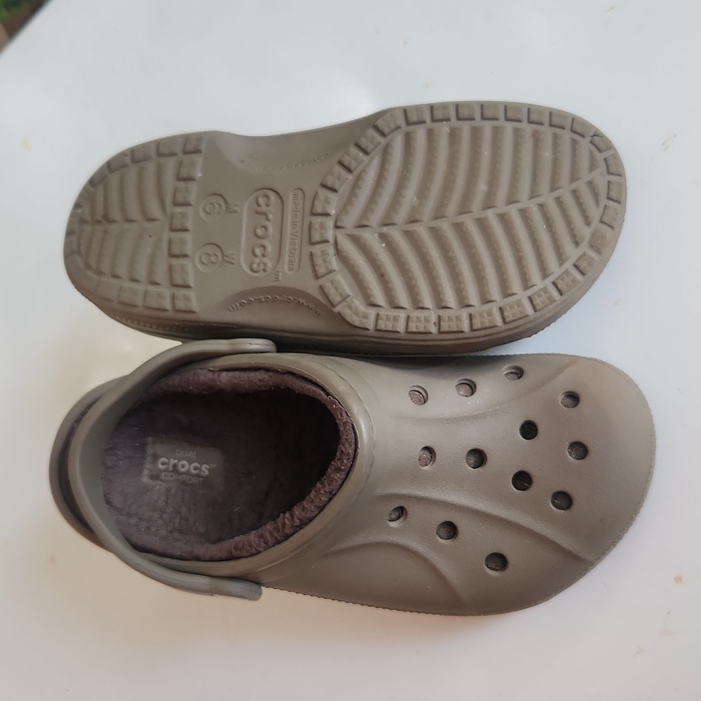 CROCS Women's size 6